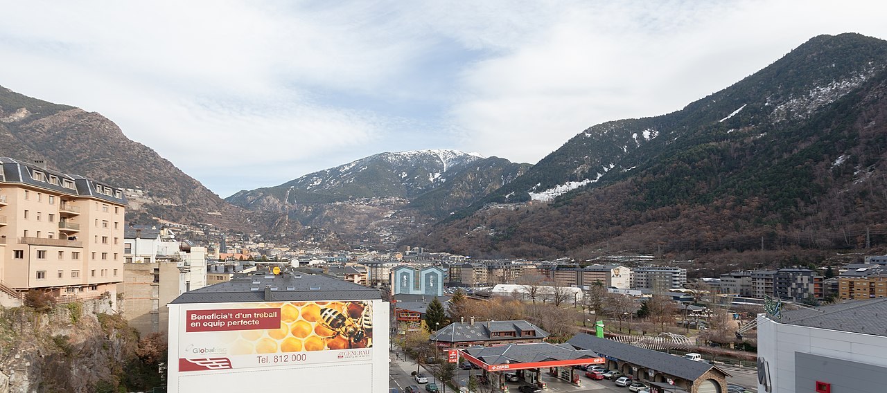 Fedezd fel Európa kevésbé ismert fővárosait! 4 Andorra la Vella cityscape