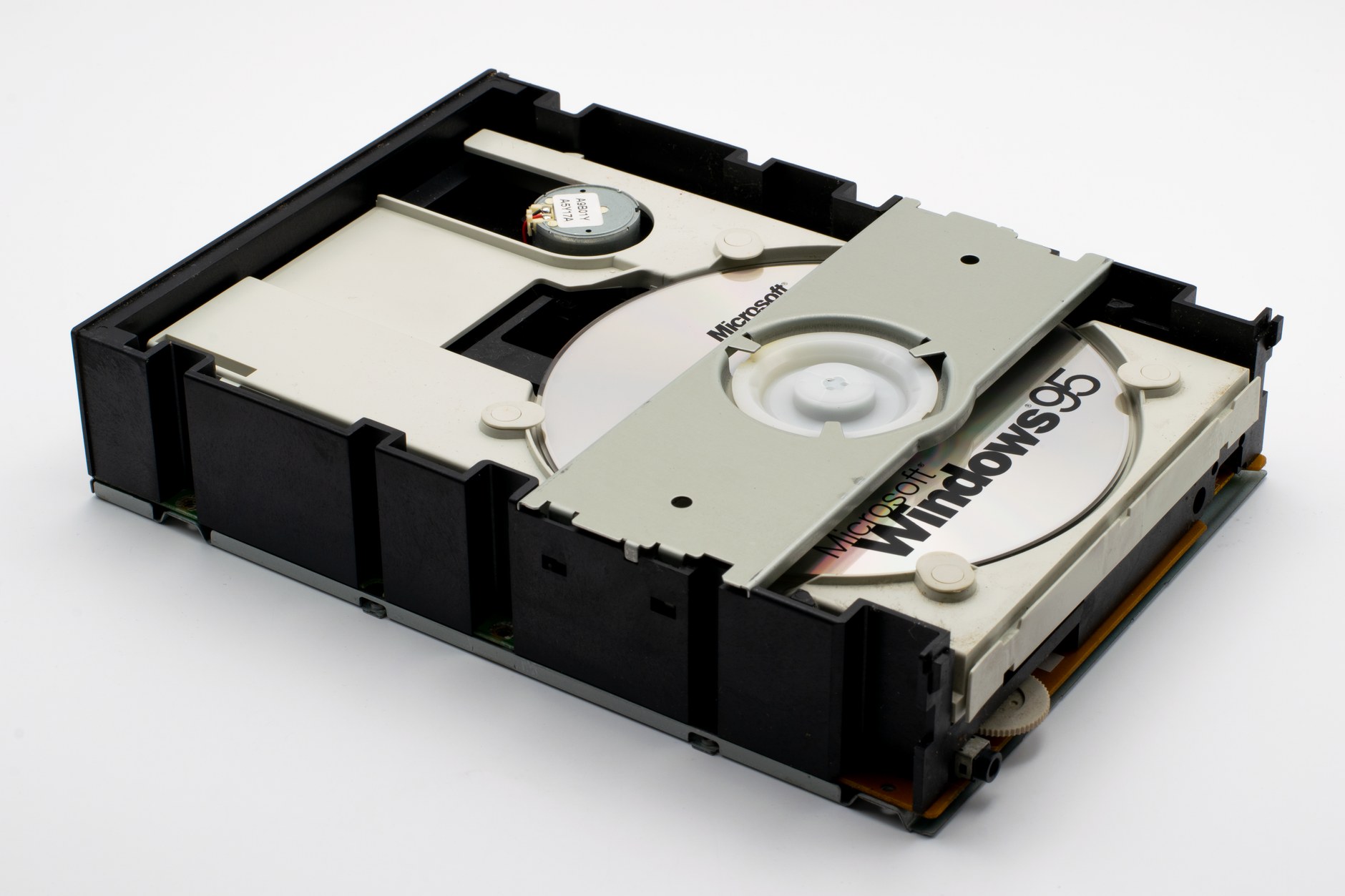 Windows 95 megjelenése: az operációs rendszer forradalma