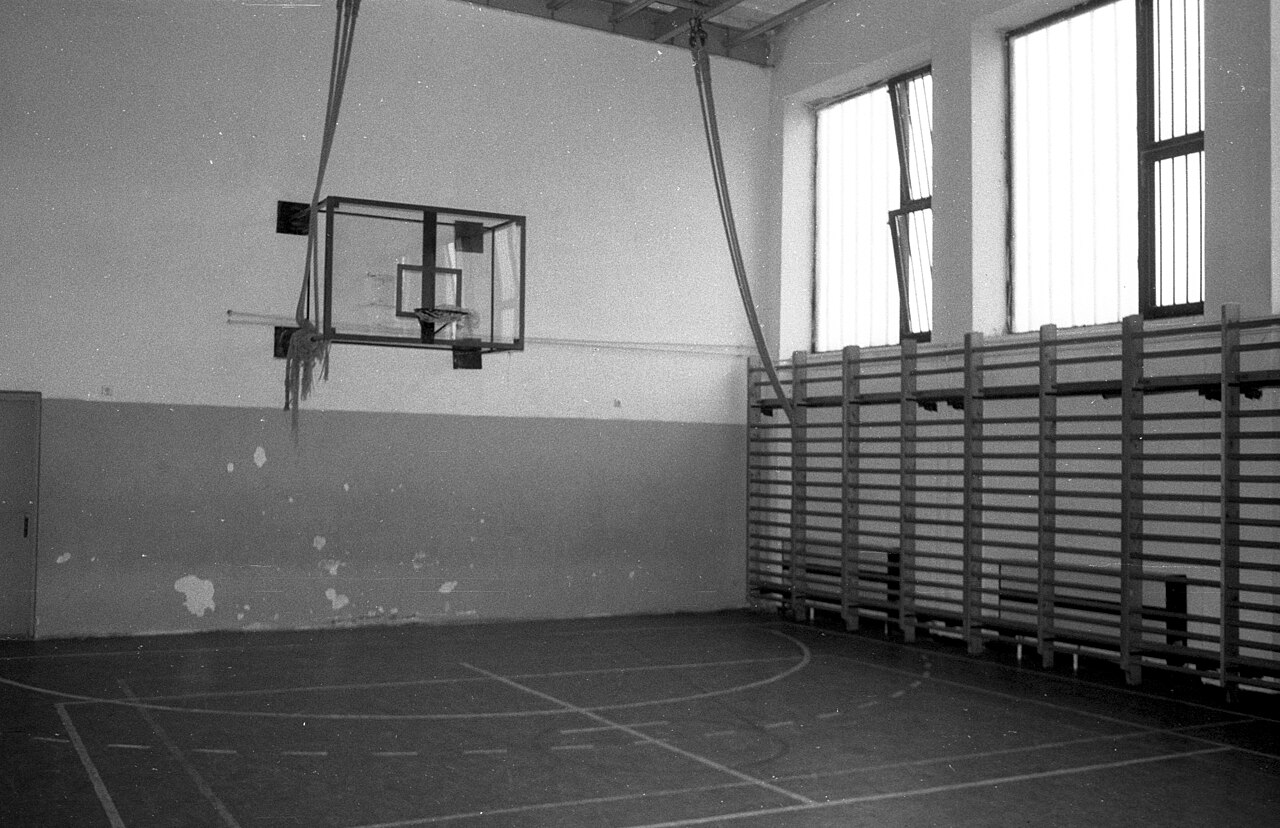 Iskolai tornaterem, 1983