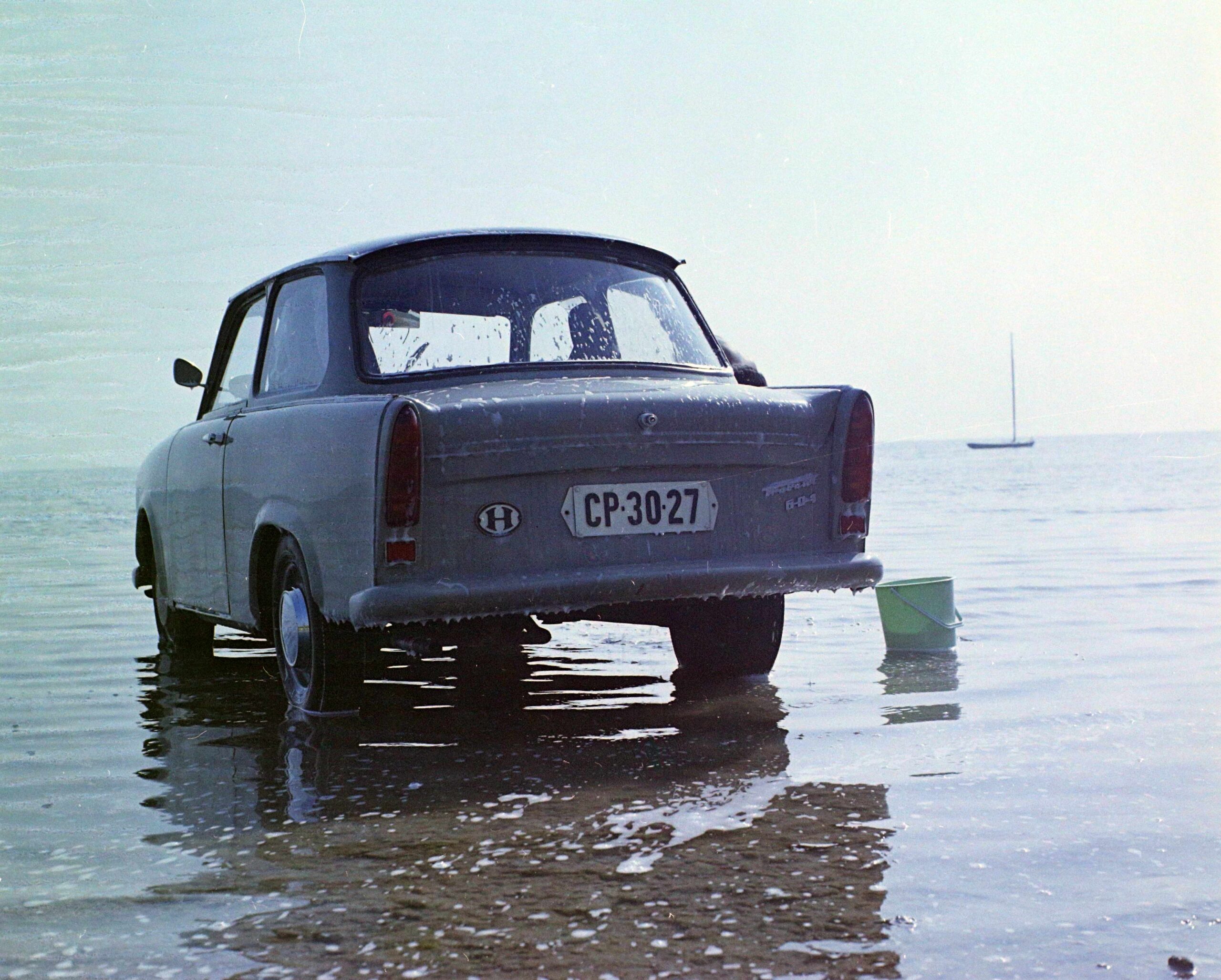 Trabant 601 személygépkocsi a Balaton partján